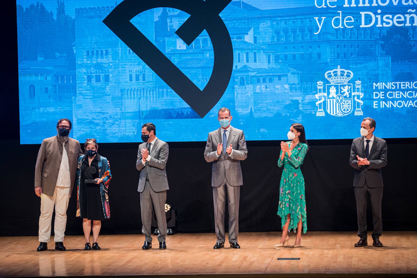 Felipe VI y Doña Letizia visitan el Palacio de Congresos para dar los galardones a los profesionales que han contribuido significativamente al incremento del prestigio del diseño español