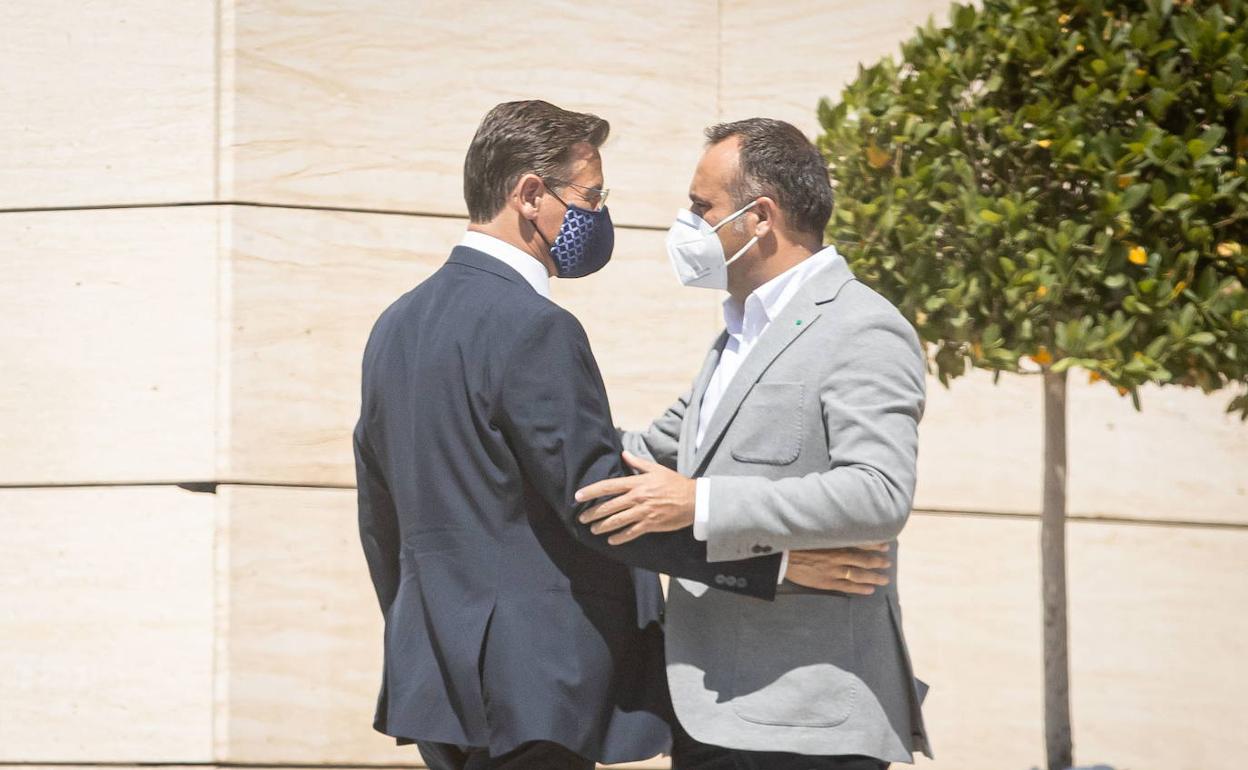 Francisco Rodríguez, presidente del PP de Granada y Luis Salvador, la semana pasada. 