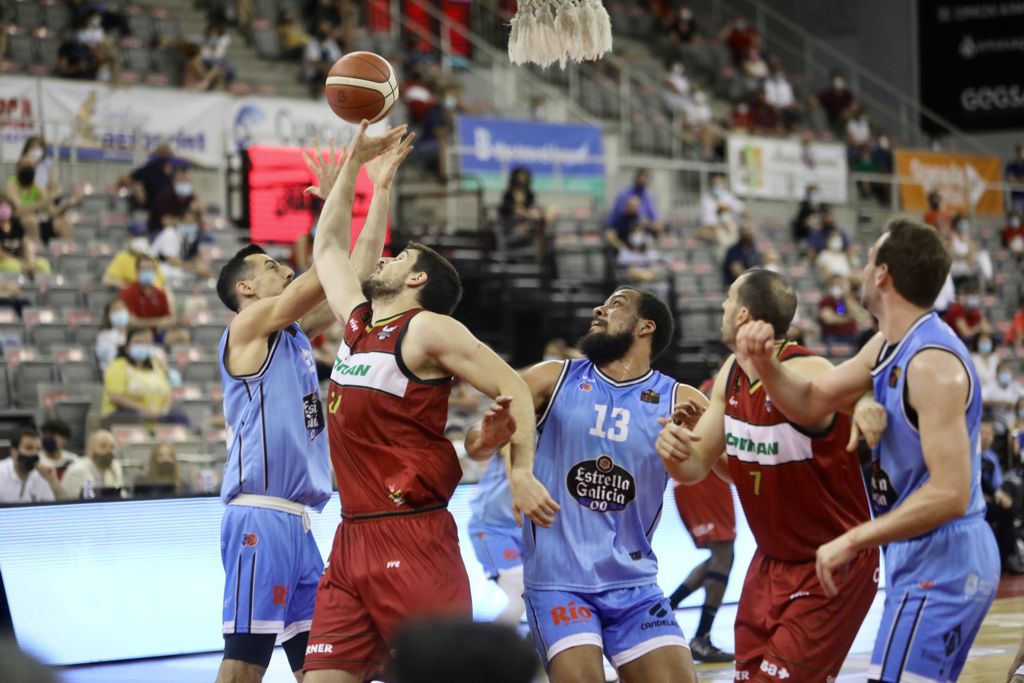 Fotos: Las mejores imágenes del Covirán-Breogán