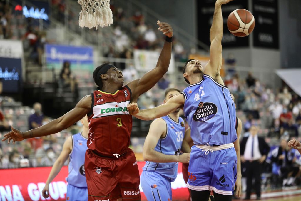 Fotos: Las mejores imágenes del Covirán-Breogán