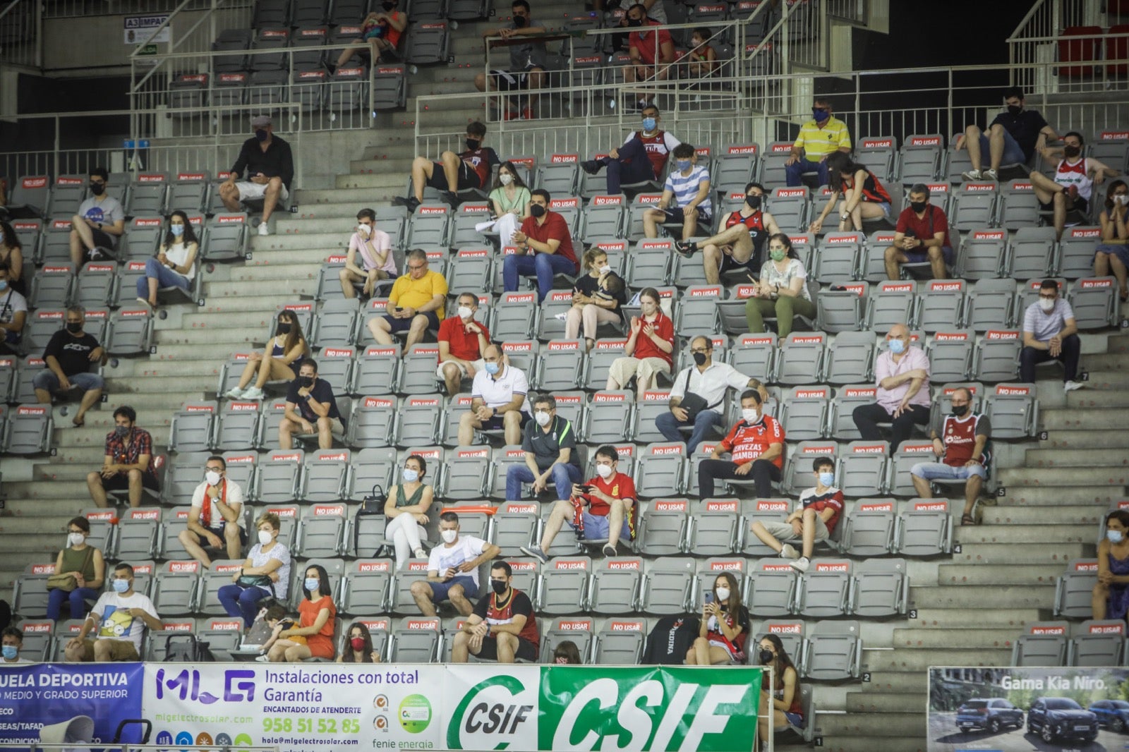 Fotos: Encuéntrate en la grada del partido Covirán Granada-Río Breogán Lugo