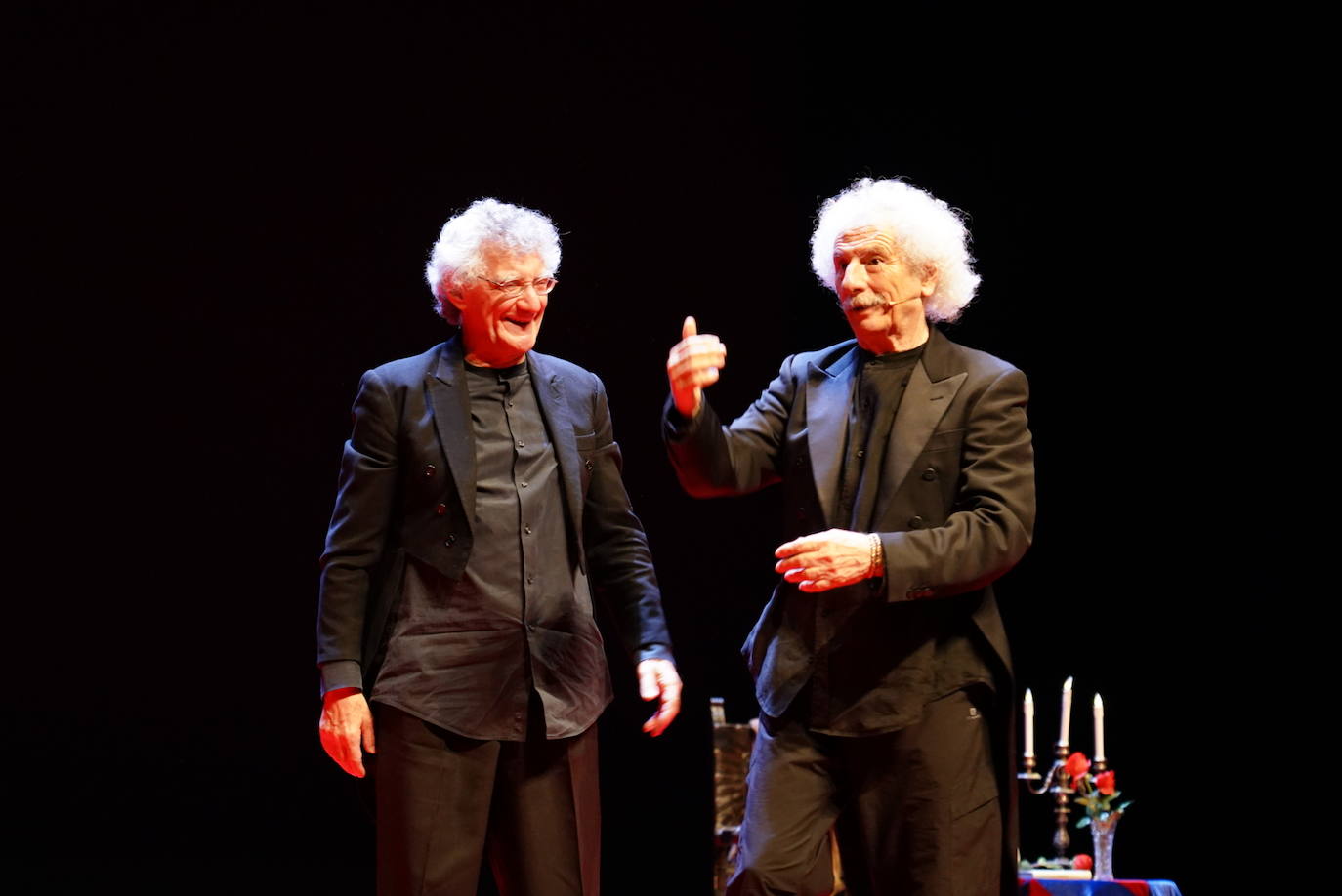 Un momento de la actuación de 'El Brujo' en Roquetas deMar. 