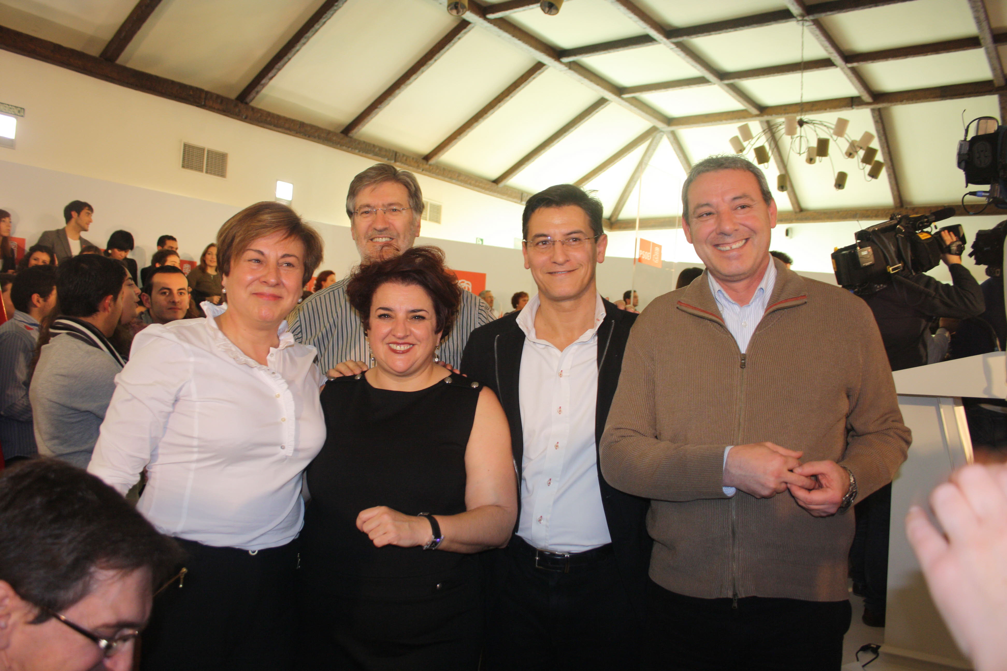 Con Cándida Martínez, Teresa Jiménez, J. A. Pérez Tapias y Fco. Álvarez de la Chica cuando Carme Chacón presentó su candidatura a las primarias en Olula