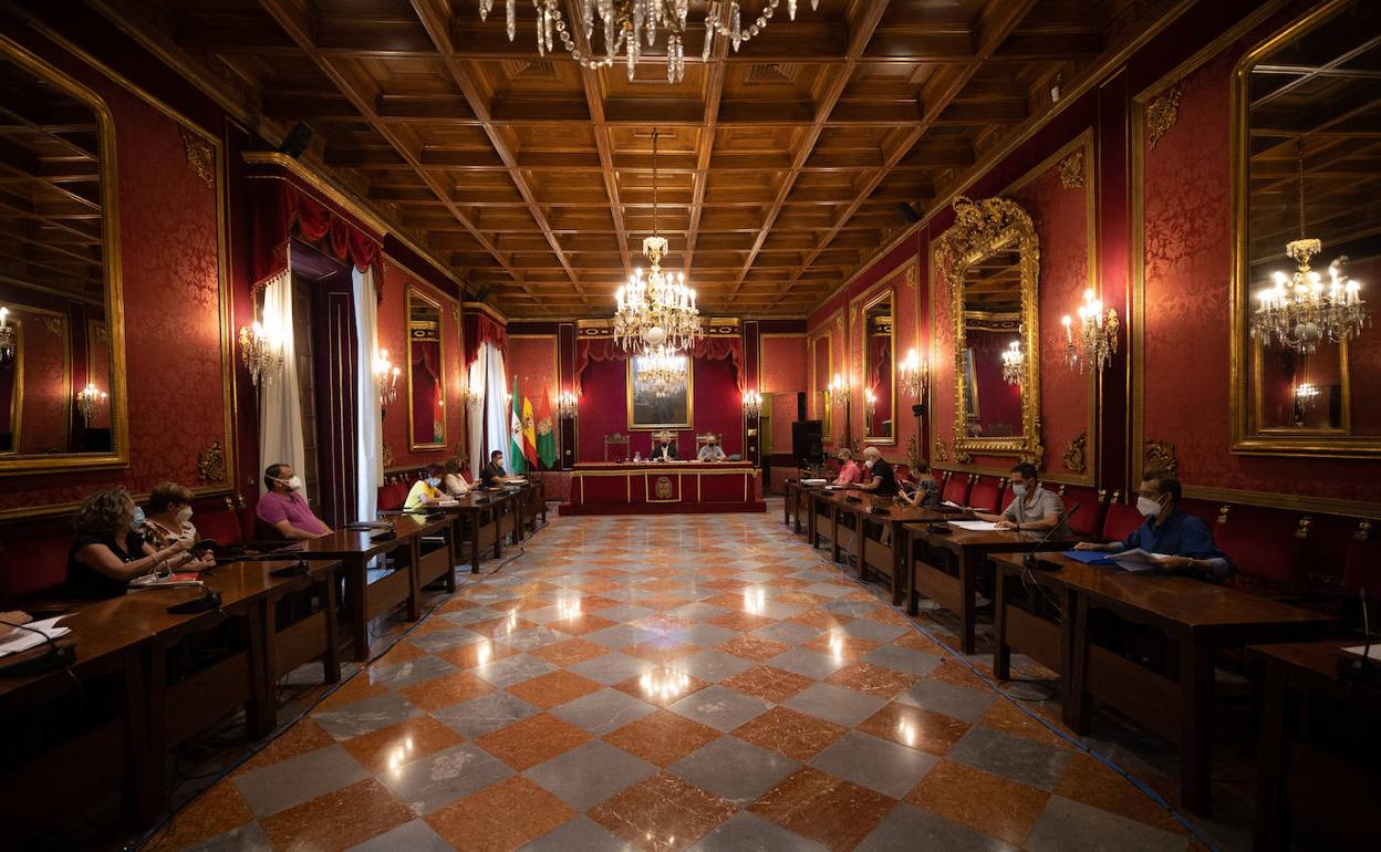 José Antonio Huertas, en el centro, presidió por primera vez la junta municipal del distrito Chana.