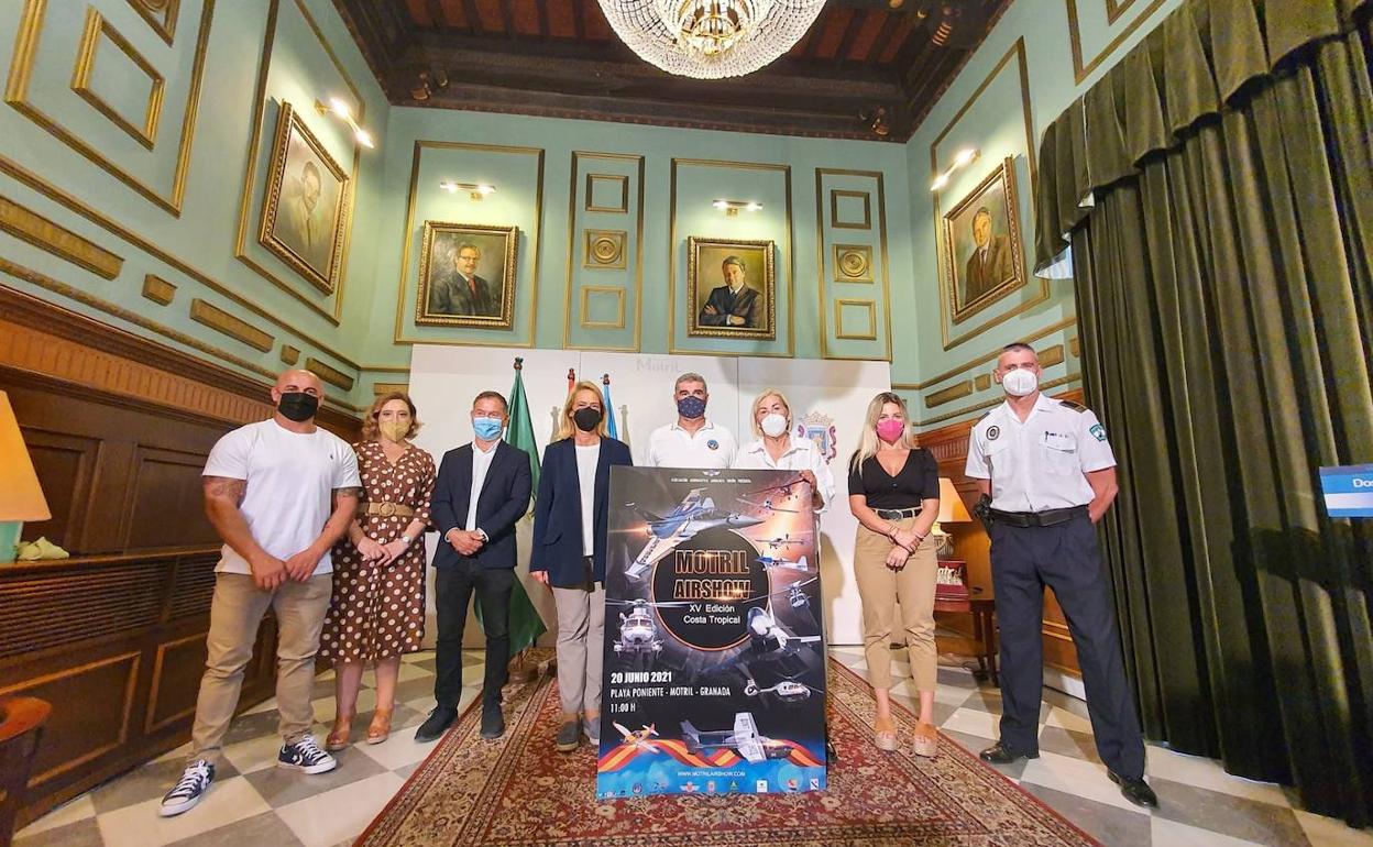 La alcaldesa, Luisa García Chamorro, junto a los ediles y organizadores del evento.