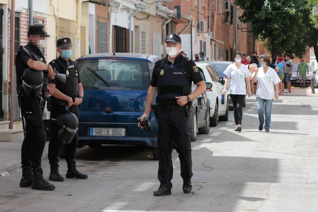 Nuevo despliegue de los agentes de la Policía Nacional en busca de drogas en la capital