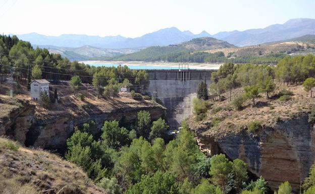 Vistas del Embalse de los Bermejales.