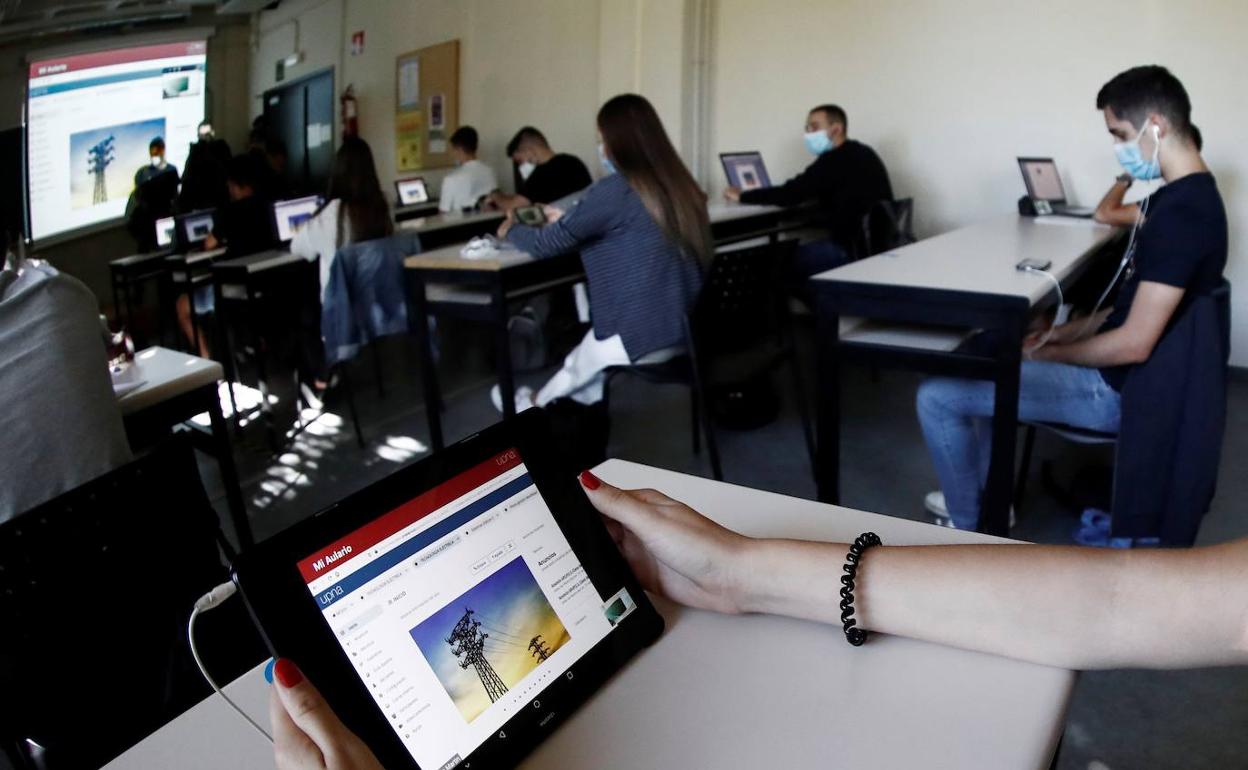 Alumnos en clase en la Universidad Pública de Navarra. .