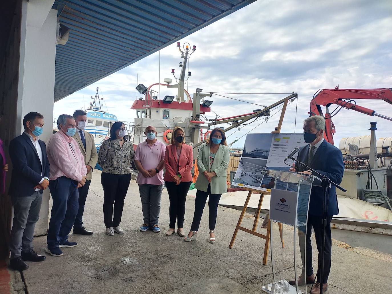 Imagen principal - El puerto de Motril y la Junta inyectan casi un millón de euros en modernizar la lonja