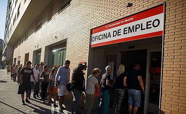 Ayudas y pensiones: las prestaciones y trabajos que puedes cobrar a la vez que el paro