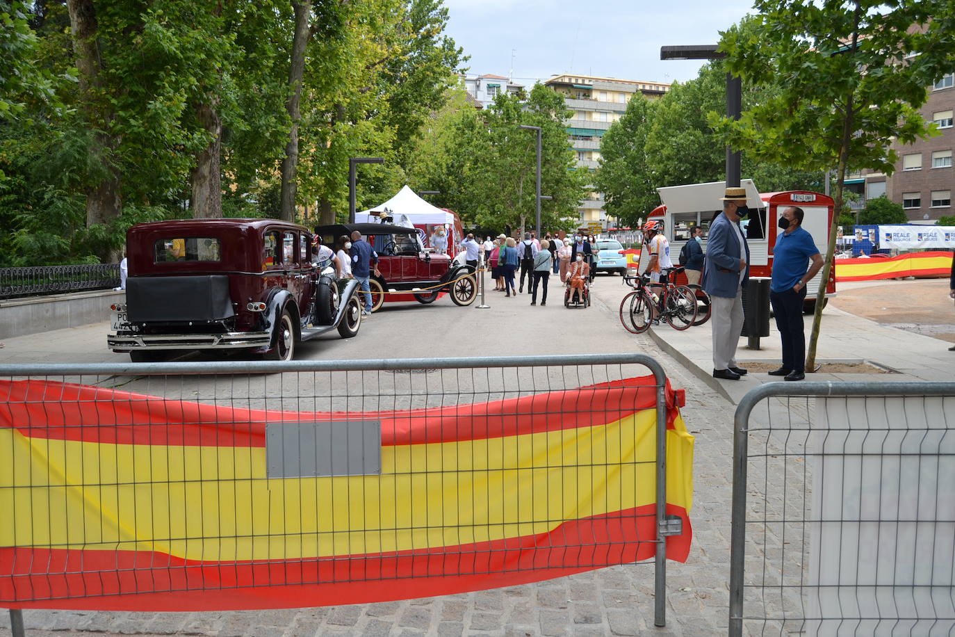 Hasta las 15 horas del domingo se podrán contemplar en el Paseo del Salón, los más de 70 vehículos del siglo pasado participantes en la XVII Ruta Reale.