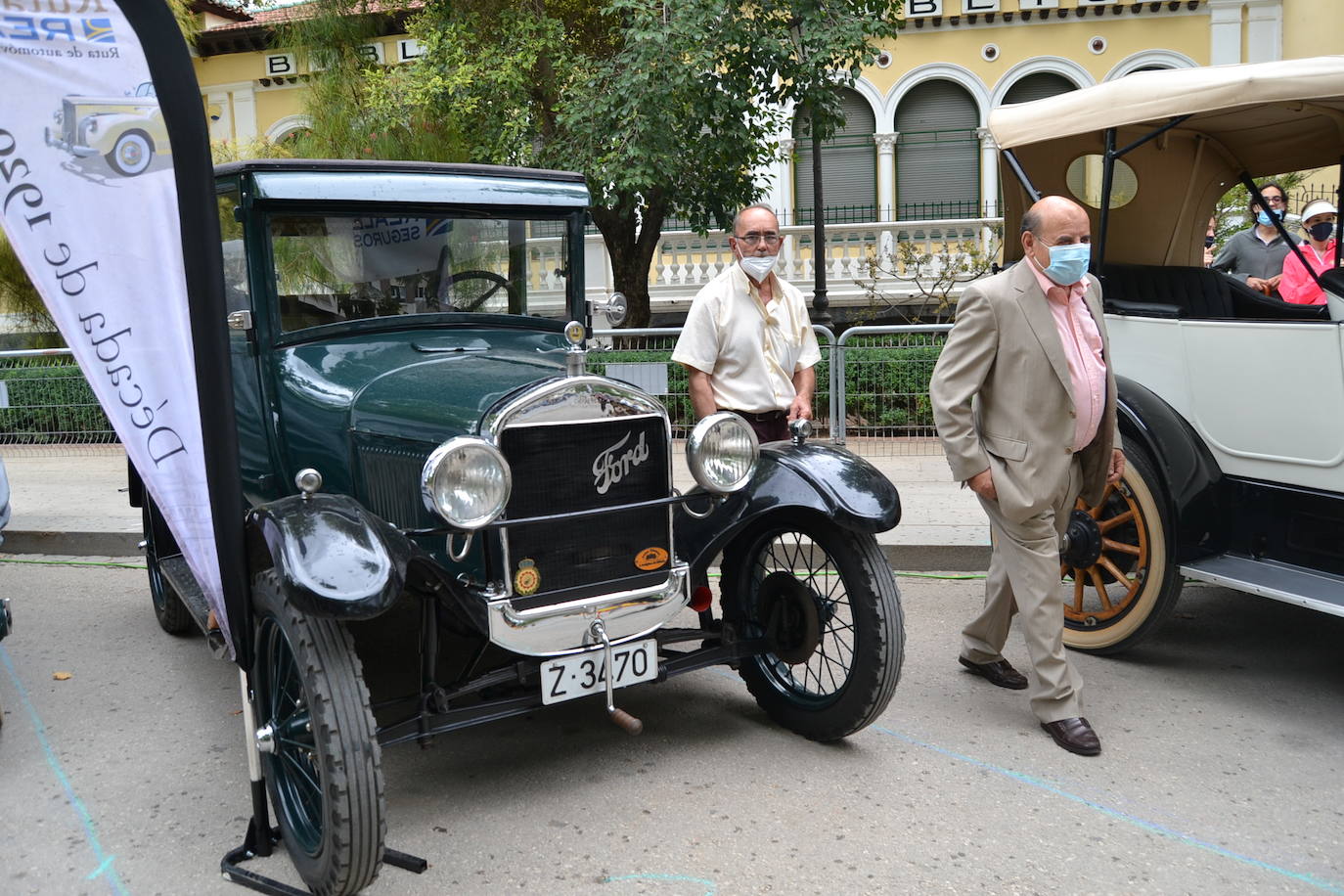 Hasta las 15 horas del domingo se podrán contemplar en el Paseo del Salón, los más de 70 vehículos del siglo pasado participantes en la XVII Ruta Reale.