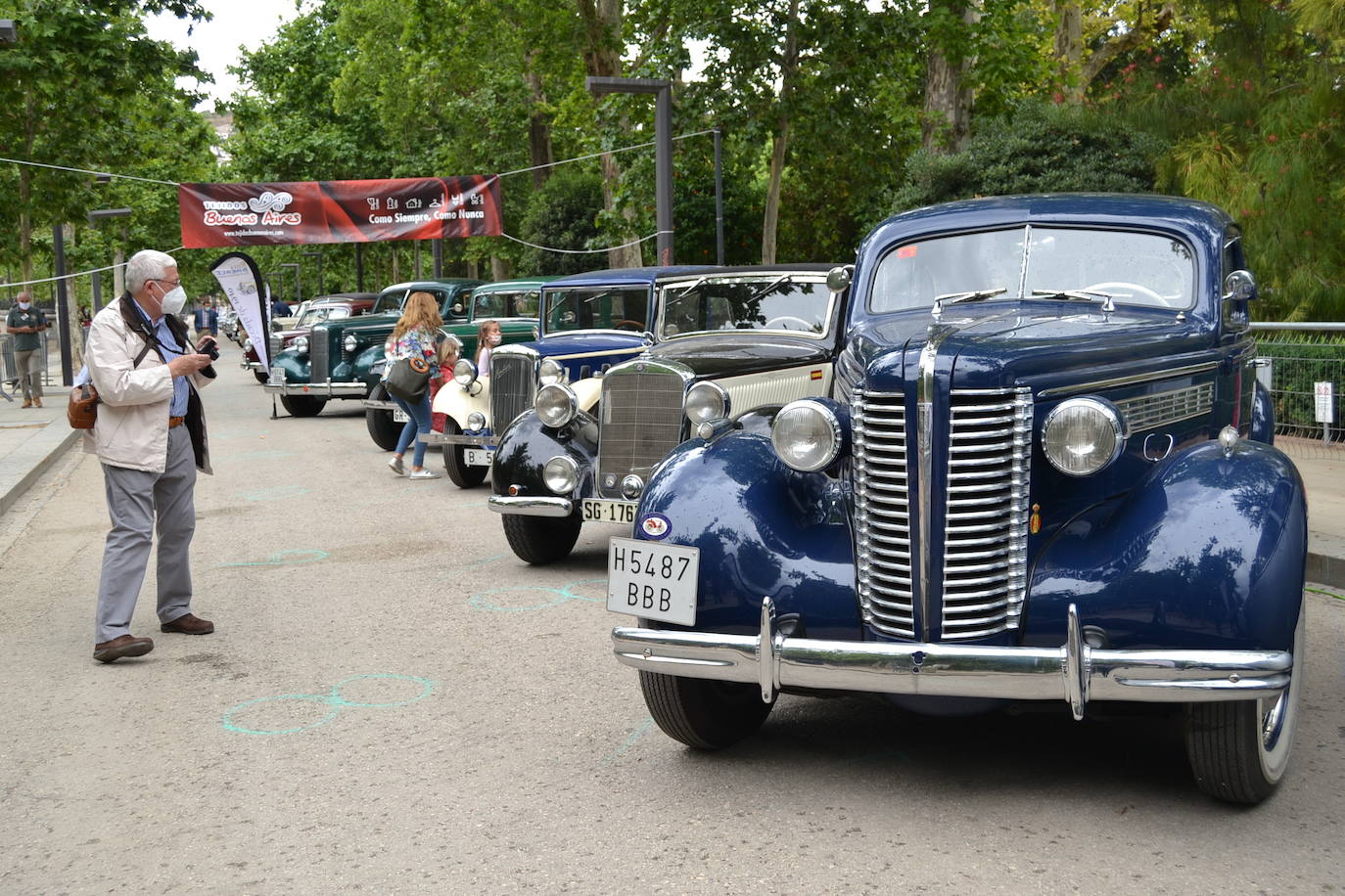 Hasta las 15 horas del domingo se podrán contemplar en el Paseo del Salón, los más de 70 vehículos del siglo pasado participantes en la XVII Ruta Reale.