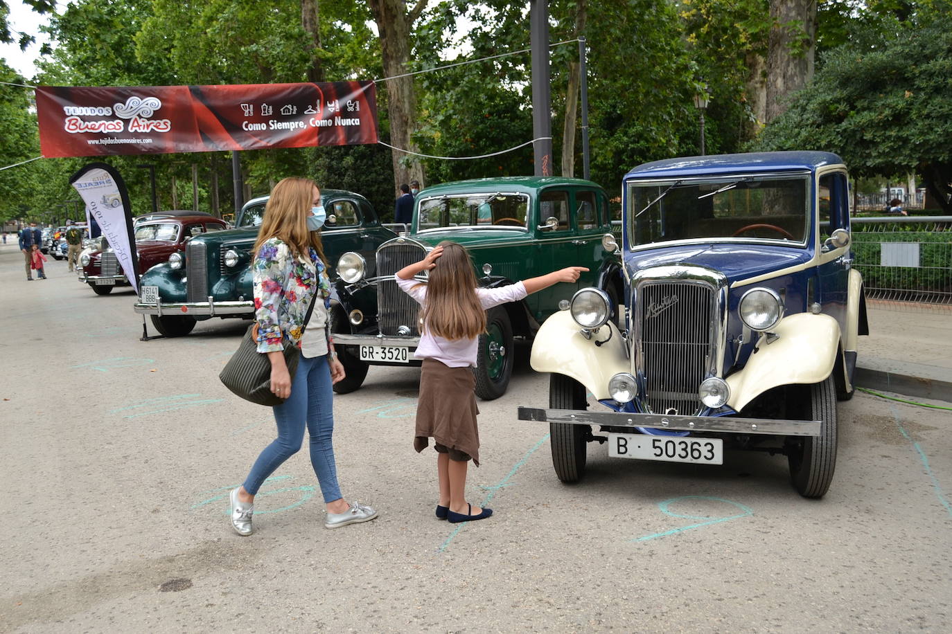 Hasta las 15 horas del domingo se podrán contemplar en el Paseo del Salón, los más de 70 vehículos del siglo pasado participantes en la XVII Ruta Reale.