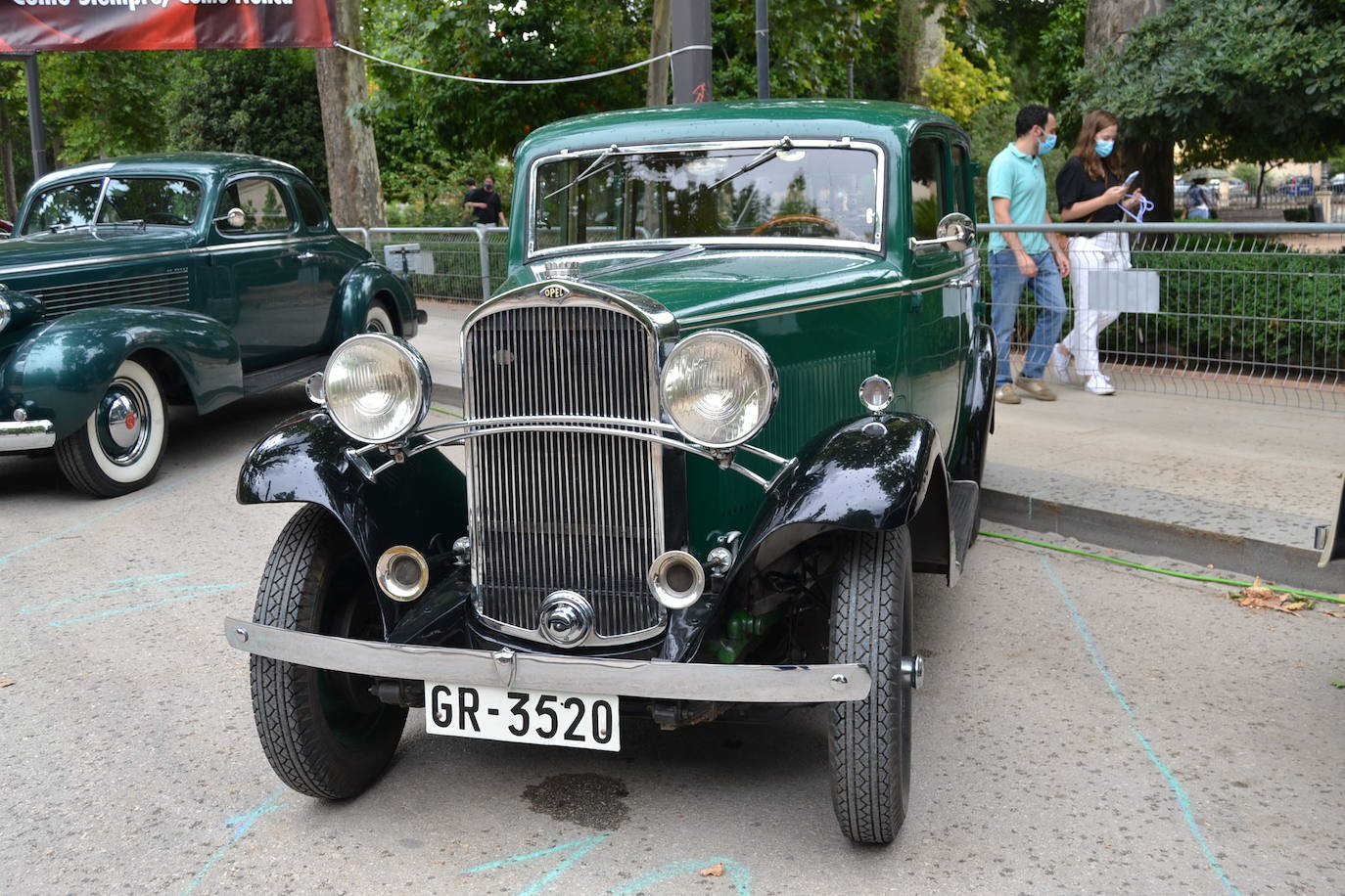 Hasta las 15 horas del domingo se podrán contemplar en el Paseo del Salón, los más de 70 vehículos del siglo pasado participantes en la XVII Ruta Reale.