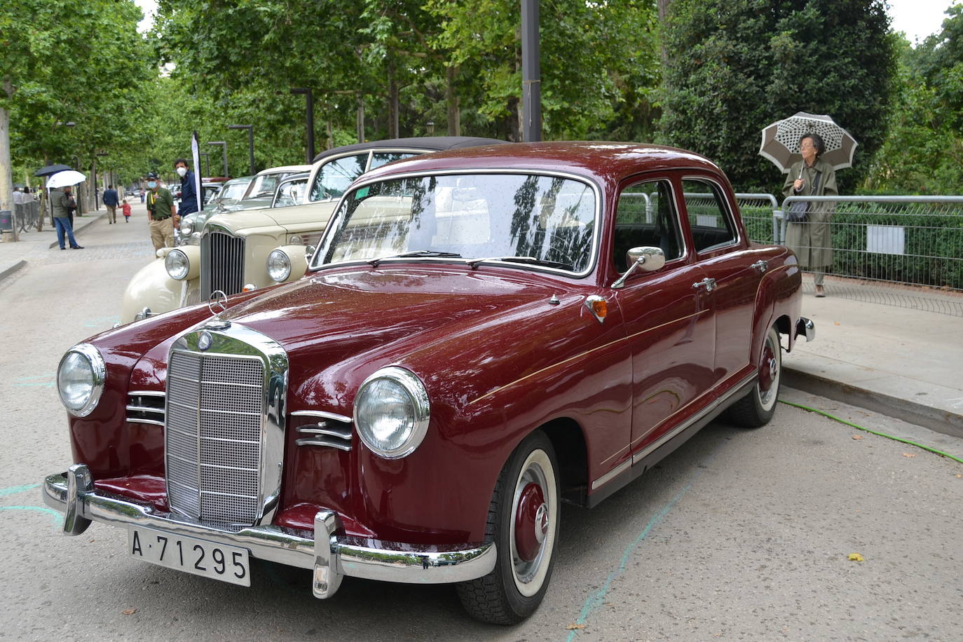 Hasta las 15 horas del domingo se podrán contemplar en el Paseo del Salón, los más de 70 vehículos del siglo pasado participantes en la XVII Ruta Reale.