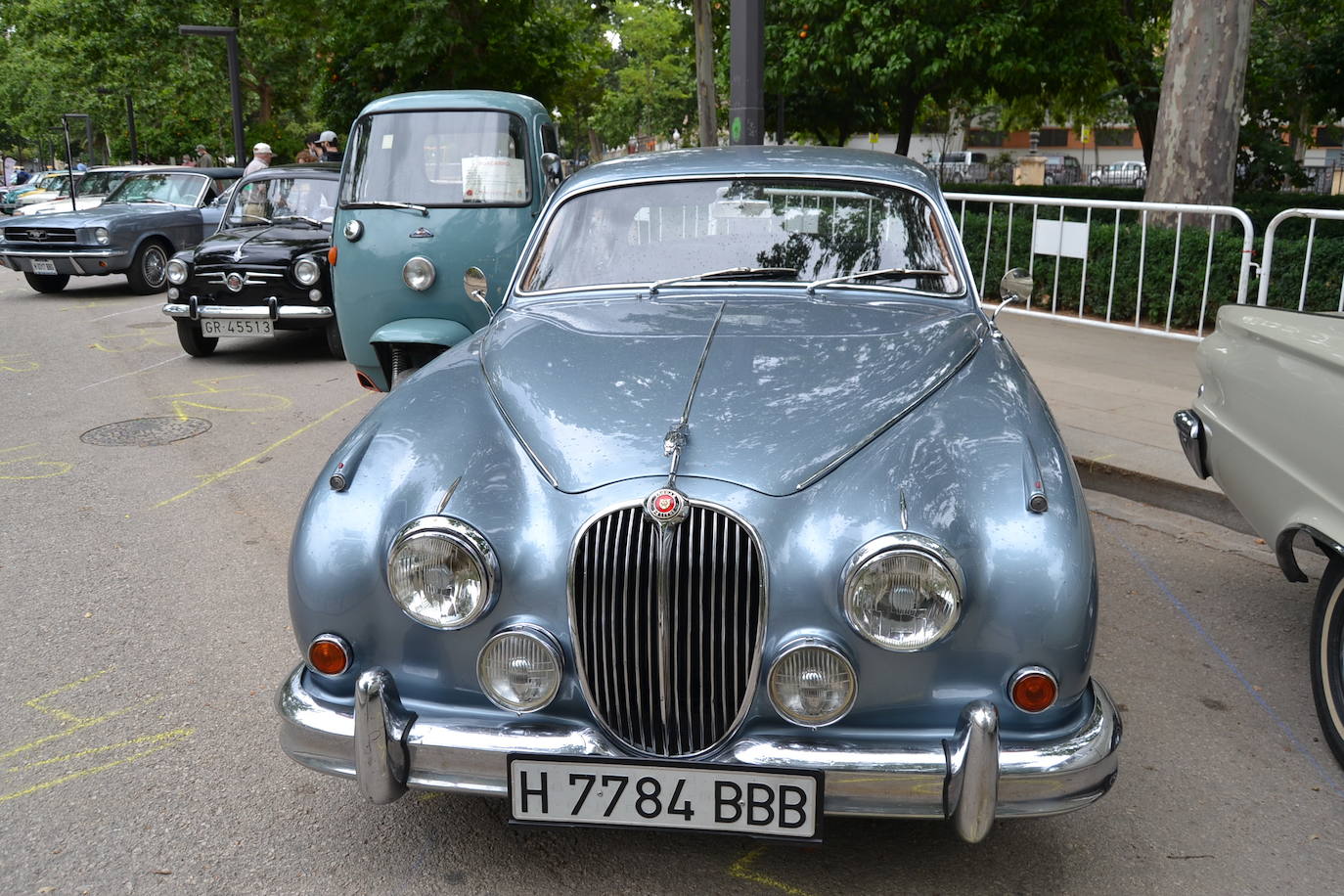 Hasta las 15 horas del domingo se podrán contemplar en el Paseo del Salón, los más de 70 vehículos del siglo pasado participantes en la XVII Ruta Reale.