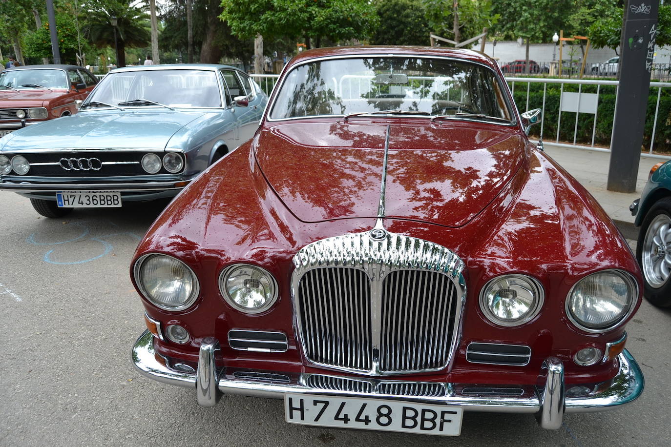 Hasta las 15 horas del domingo se podrán contemplar en el Paseo del Salón, los más de 70 vehículos del siglo pasado participantes en la XVII Ruta Reale.