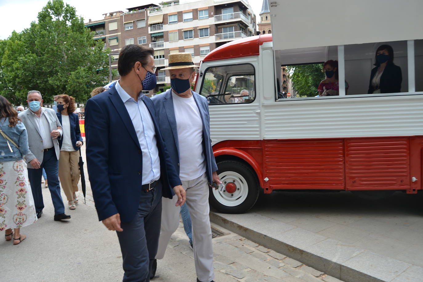 Hasta las 15 horas del domingo se podrán contemplar en el Paseo del Salón, los más de 70 vehículos del siglo pasado participantes en la XVII Ruta Reale.