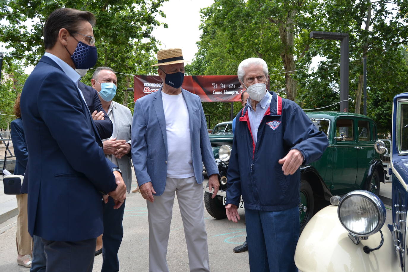 Hasta las 15 horas del domingo se podrán contemplar en el Paseo del Salón, los más de 70 vehículos del siglo pasado participantes en la XVII Ruta Reale.