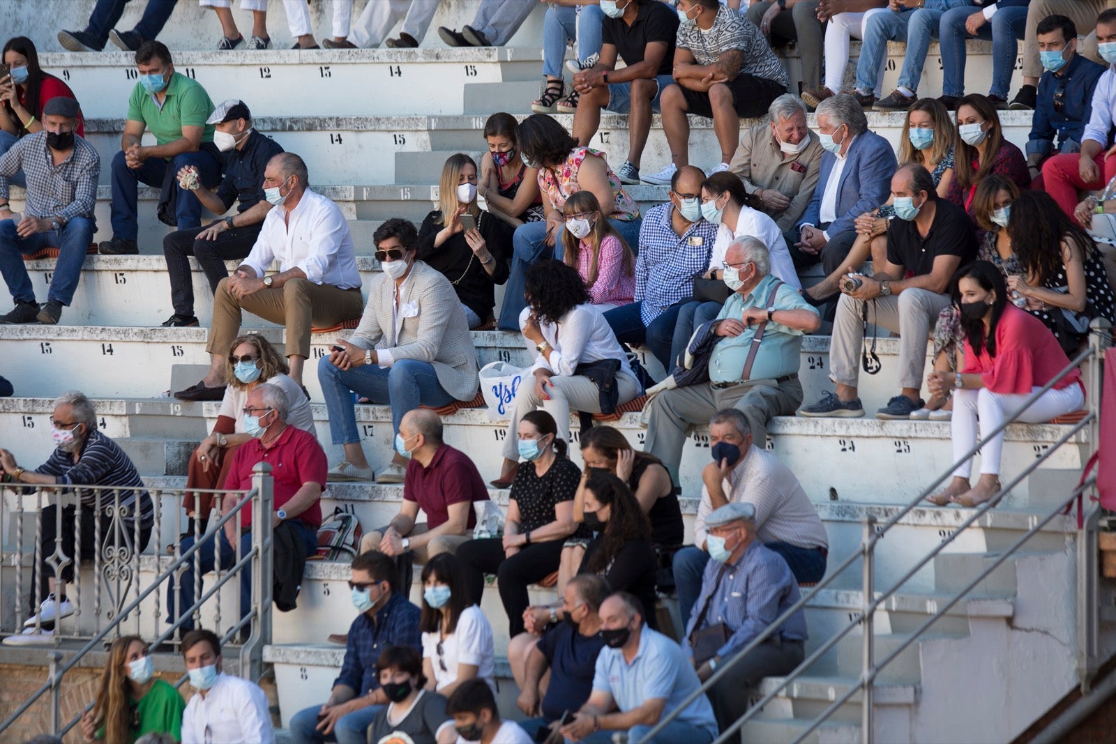 Fotos: Búscate en los tendidos de la Monumental de Frascuelo