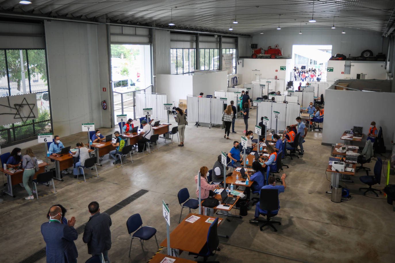 Dependencias de la sede de vacunación, con una zona de registro, una de vacunación y una de observación. 