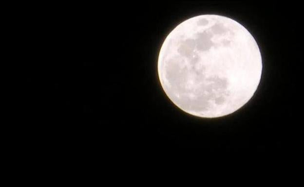 Luna de Fresa: Cómo y cuándo ver la última Superluna del año