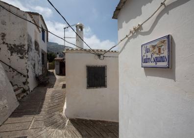 Imagen secundaria 1 - El acceso a Fregenite está convenientemente señalizado (primero) | Un rincón del anejo (en segundo lugar) | Chica es la perra de Herminia, juguetona y cariñosa.