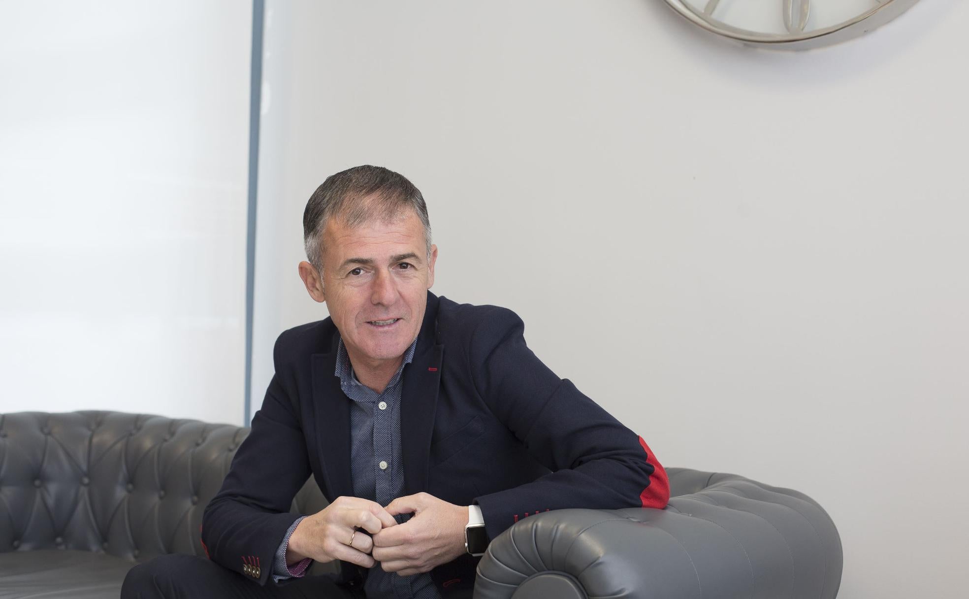 Lucas Alcaraz González tiene una amplia trayectoria como entrenador de fútbol. 