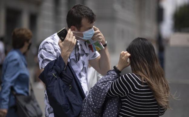 La Junta insiste en recomendar el uso de la mascarilla en exteriores: «Nos importa más la vida que los escaños»