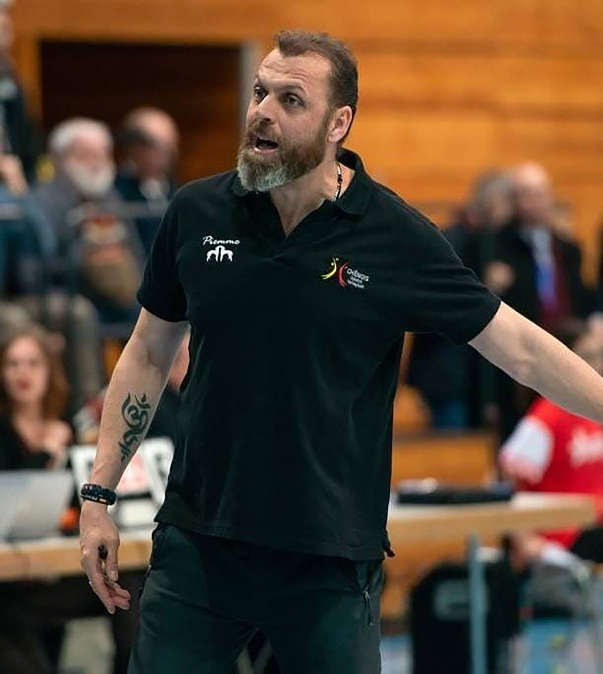 Carlos Carreño exportará la dirección técnico al voley femenino de Portugal. 