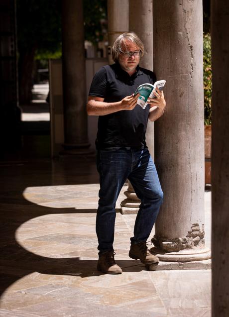 Imagen - Daniel J. García, en la plaza de Derecho.