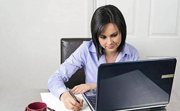 La Junta advierte de las ayudas a autónomos y empresas andaluces: ¿cuánto dinero te corresponde?