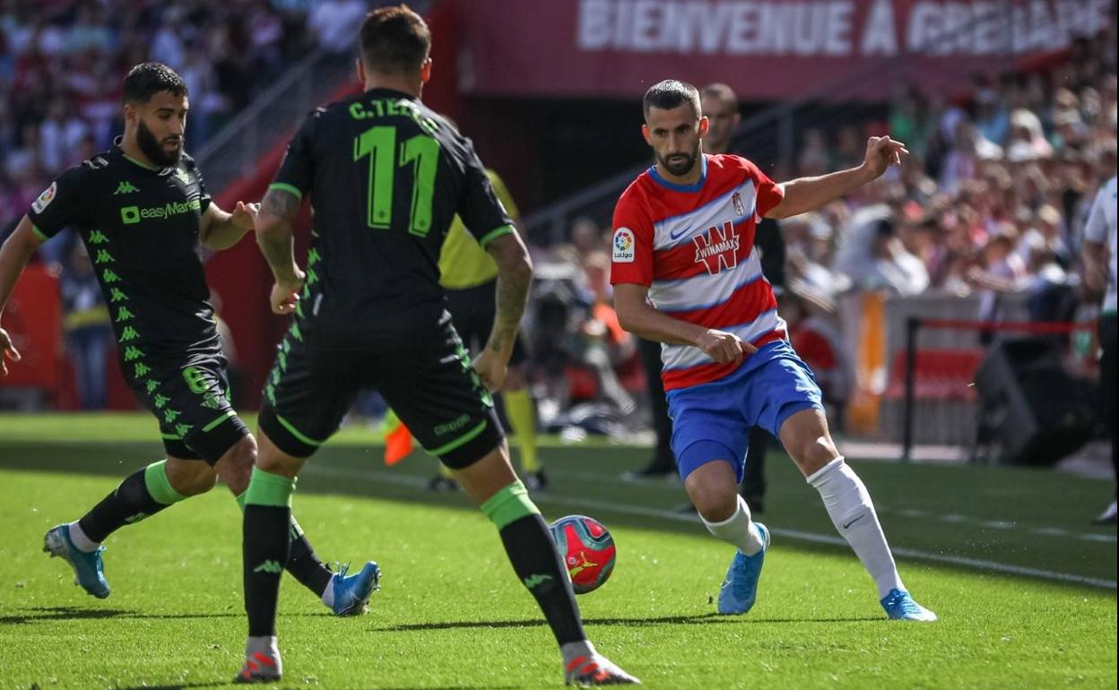 Gonalons busca dar un pase en el último Granada-Betis con público en Los Cármenes. 