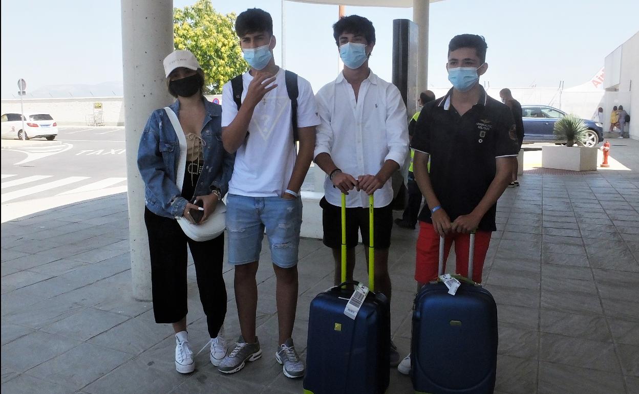 Algunos de los estudiantes que han regresado a Granada. 