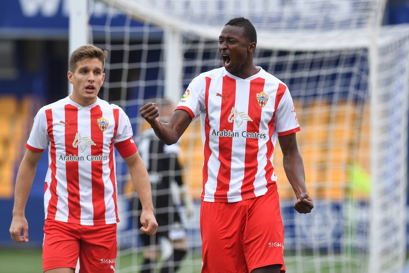 Imagen secundaria 2 - Arriba, Leo Ulloa celebra un gol frente al Dépor, en la 2011/12; abajo a la izquierda, Álvaro Giménez celebra un gol frente al Sporting, en la 2018/19; abajo a la derecha, Sadiq firmó este año una veintena de goles. 