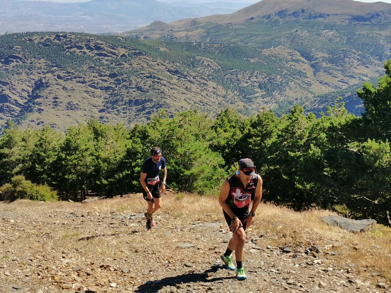 Imagen secundaria 2 - La prueba contó, como ya viene siendo tradicional, con una modalidad senderista que no fue competitiva ni tampoco cronometrada, sobre un duro trazado, aunque con temperaturas agradables. 