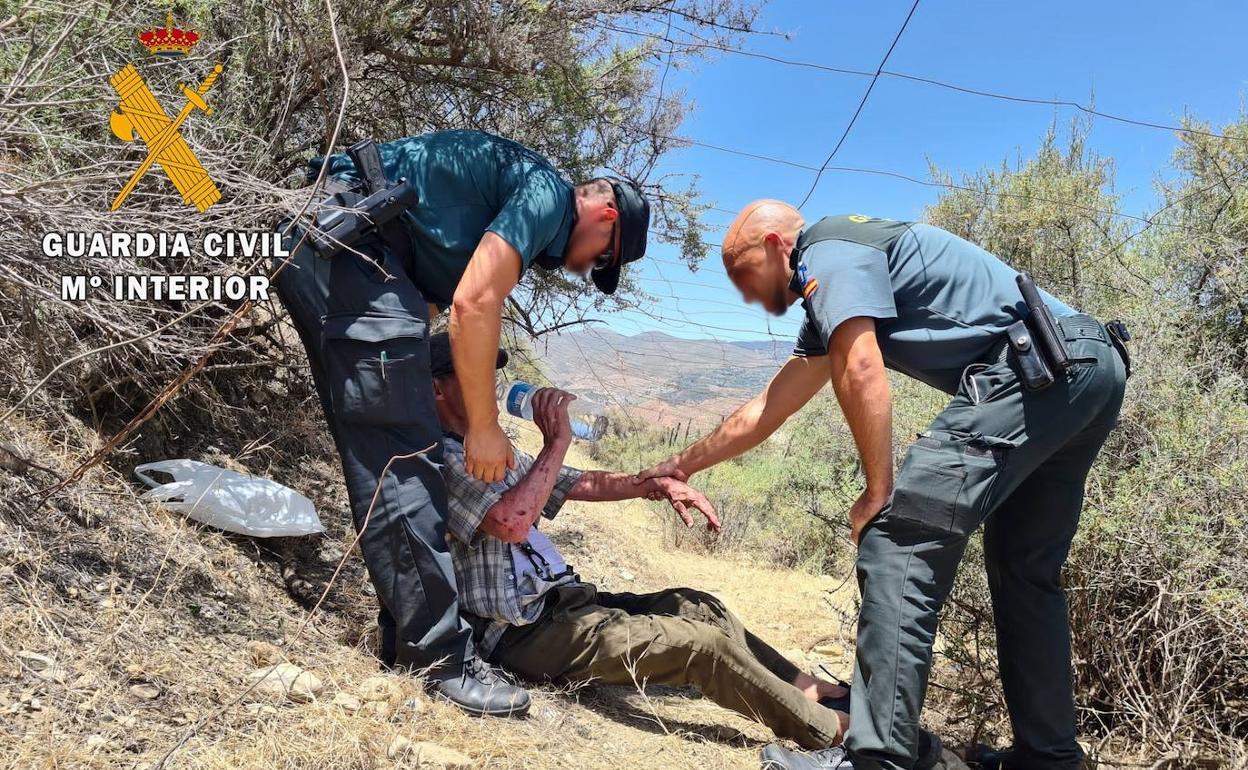 Encuentran a un anciano desorientado y aislado en pleno monte en Canjayar