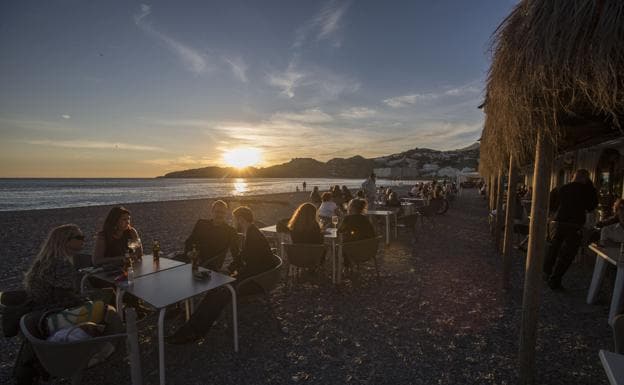 ¿Qué se puede hacer en los bares en Andalucía a partir de las doce de la noche con las nuevas medidas?