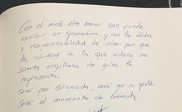 Escrito de Cuenca en el libro de la ciudad en 2016, cuando fue elegido por primer vez alcalde