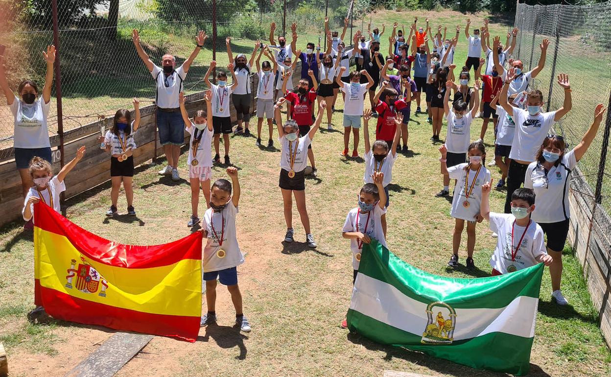 Foto de los participantes en las categorías base. 