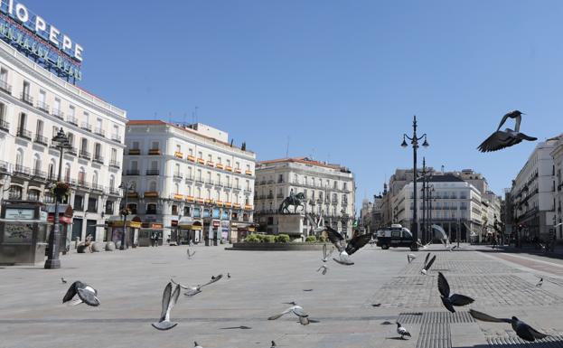 Un Constitucional dividido declara ilegal el primer estado de alarma de Sánchez