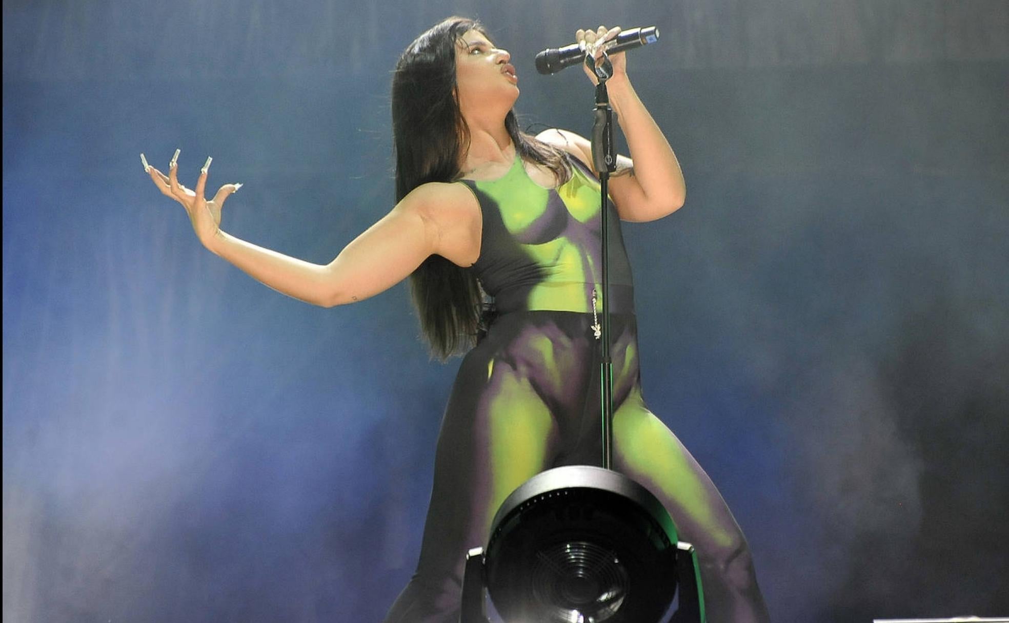 Nathy Peluso durante un concierto en Granada.