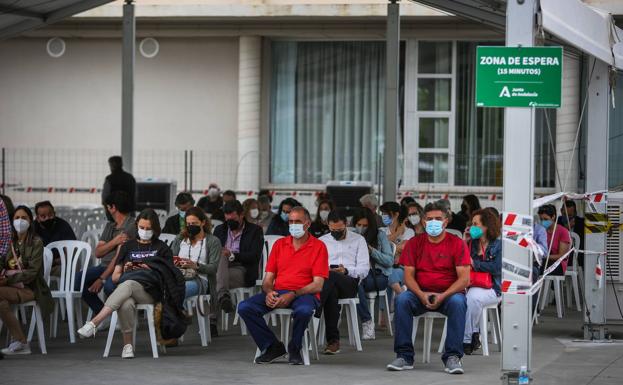 Aumentan en Granada los casos de personas que no son jóvenes, sin vacunar, que ingresan en la UCI