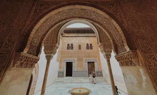 La actriz y el realizador, durante el rodaje en la Alhambra.