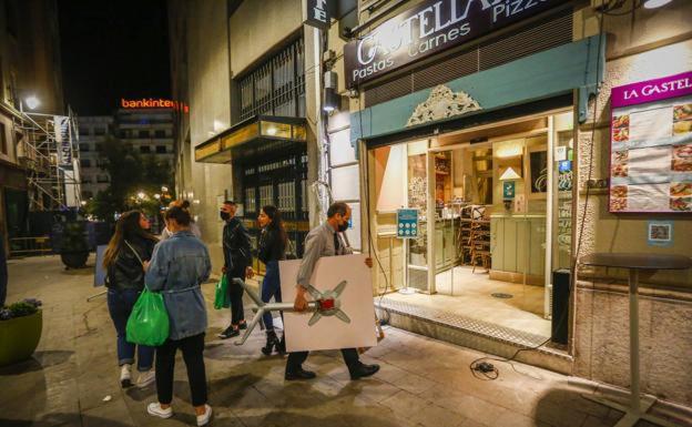 Andalucía adelantará el horario de cierre de bares si los expertos lo recomiendan