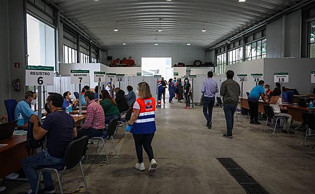 Granada vacunará hasta los 25 años y a los mayores de 40 sin cita previa