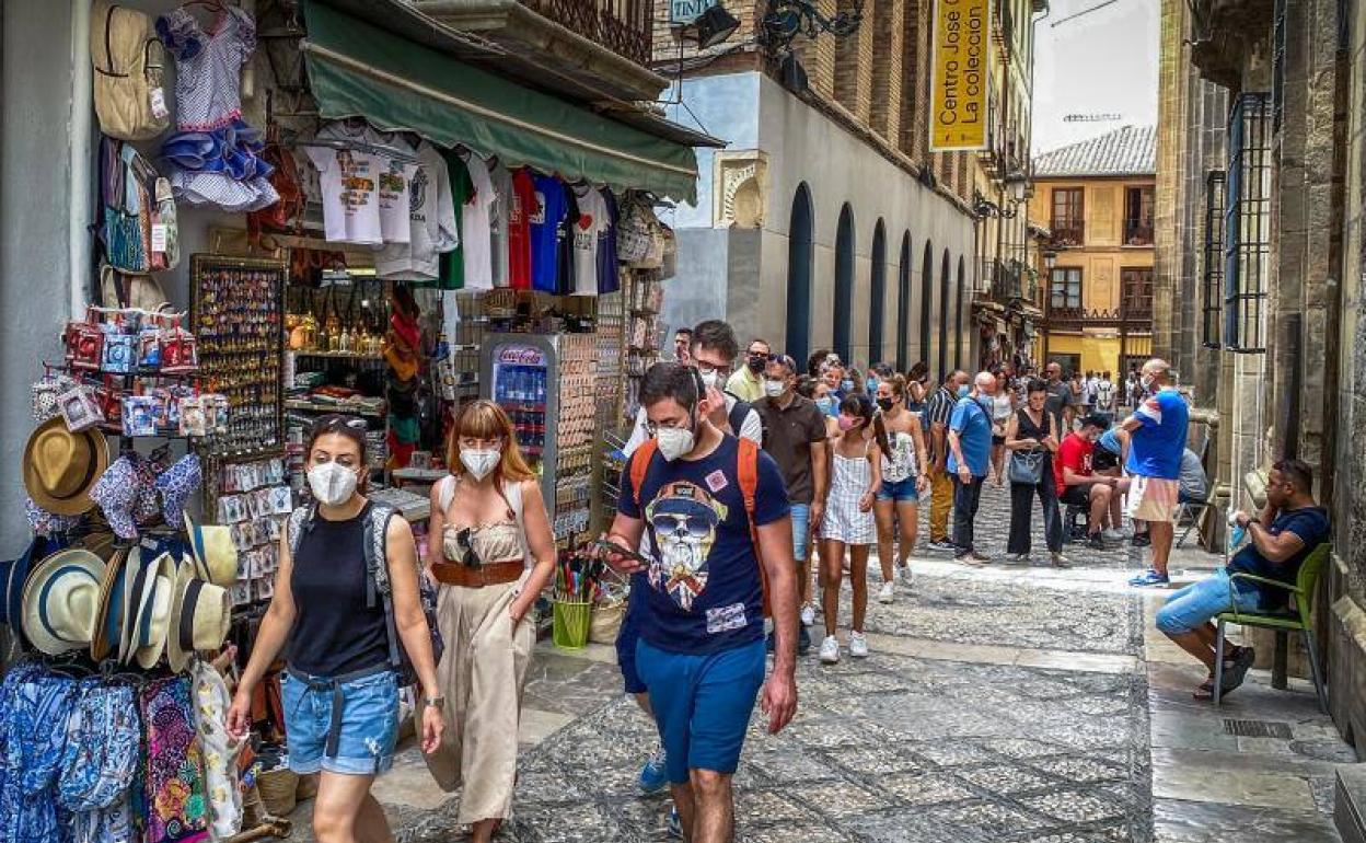 Turistas por el Centro de Granada. 