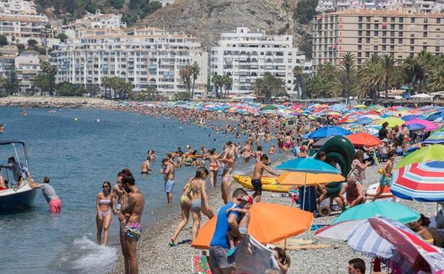 ¿Qué playas de Andalucía tendrán que cerrar por la noche?