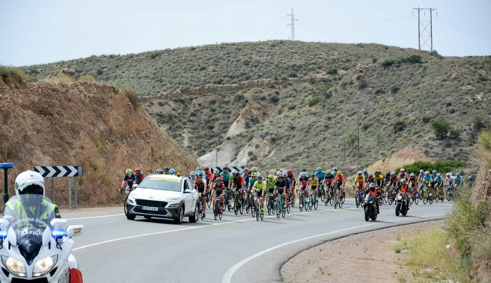 Deportistas de diferentes puntos de España aterrizan en el Desierto de Taberna para participar en el triple evento.